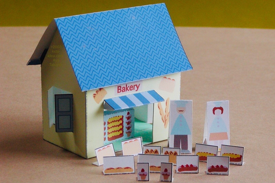 A sample photo of a bakery made with paper craft. ペーパークラフトで作ったパン屋のサンプル写真。