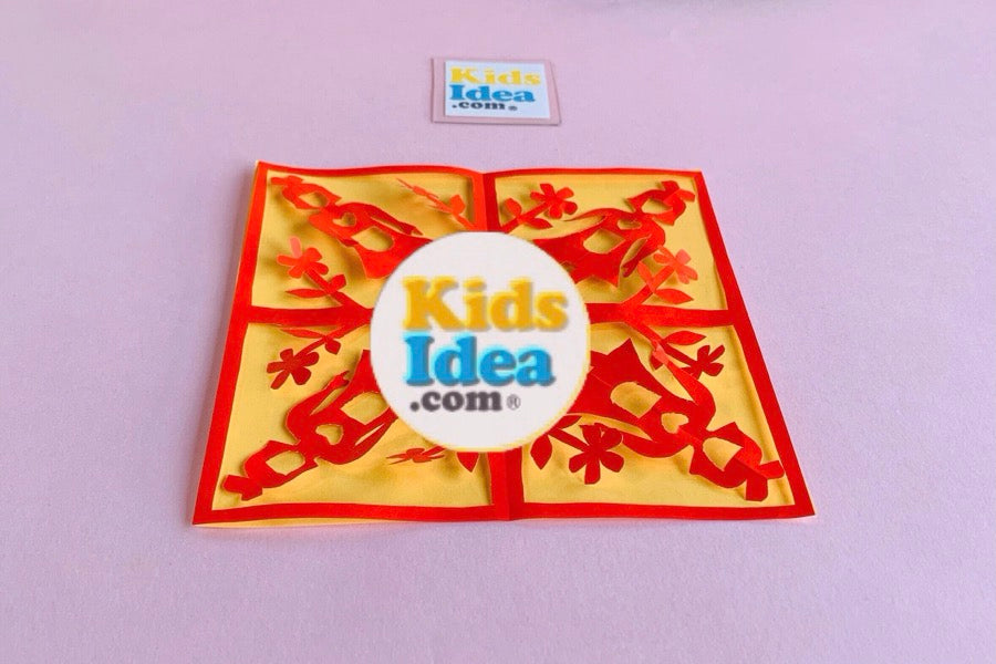 切り紙作品「女の子と花」のサンプル写真 ©︎2025 kids-idea.com