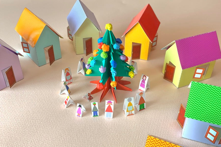 ペーパークラフトでつくられた家と人々とクリスマスツリー ©︎2003 kids-idea.com