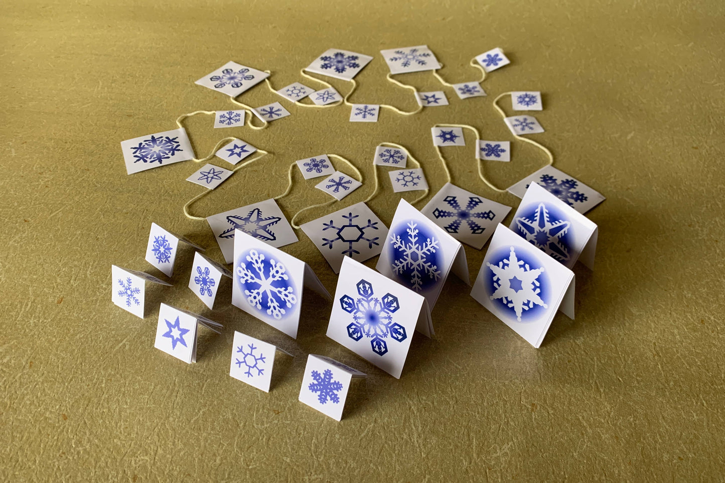 雪の結晶(スノーフレーク)模様の紙　6種類（A4サイズ）